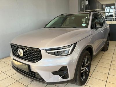 2025 Volvo XC40 B4 Plus Dark Geartronic Mild-Hybrid