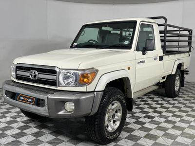 2015 Toyota Land Cruiser 79 4.0 Single-Cab
