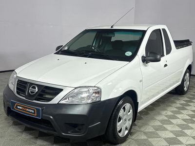 2022 Nissan NP200 1.6 A/C Safety Pack