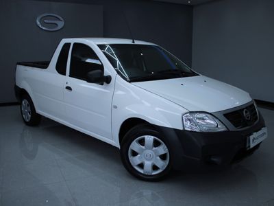 2023 Nissan NP200 1.6 A/C Safety Pack