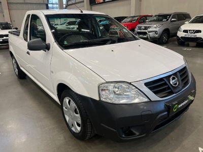 2023 Nissan NP200 1.6 A/C Safety Pack