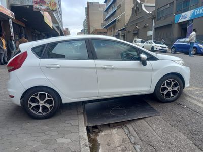 2013 Ford Fiesta 1.4 Ambiente 5-dr