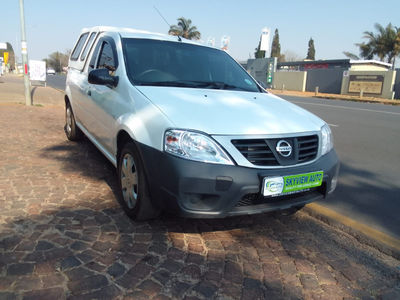 2023 Nissan NP200 1.6 A/C Safety Pack