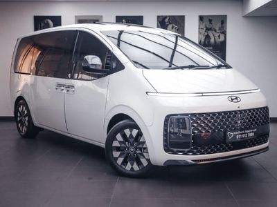 2022 Hyundai Staria 2.2d Luxury Auto