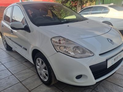 2012 Renault Clio III 1.6 Yahoo 5-dr