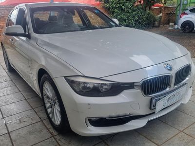 2013 BMW 3 Series 320i Luxury Line