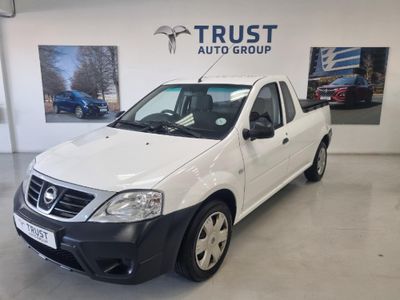 2022 Nissan NP200 1.6 A/C Safety Pack