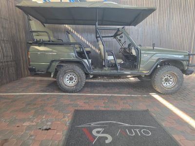 1983 Toyota Land Cruiser FJ60 Land Cruiser FJ60 GLX Game Viewer