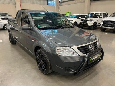 2023 Nissan NP200 1.6 A/C Safety Pack