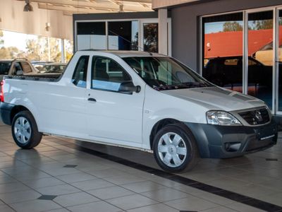 2022 Nissan NP200 1.6 A/C Safety Pack