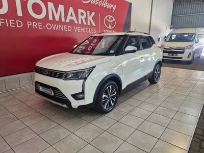 2022 Mahindra XUV 300 1.5D | W8