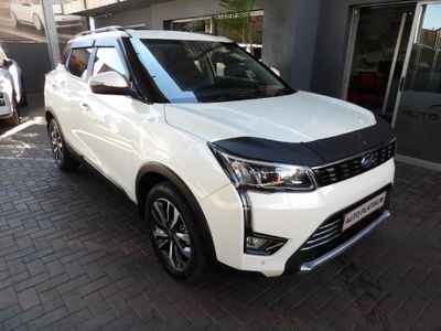 2023 Mahindra XUV 300 1.2T | W8