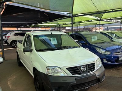 2022 Nissan NP200 1.6 A/C Safety Pack