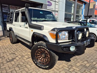 2014 Toyota Land Cruiser 79 4.0 Double-Cab