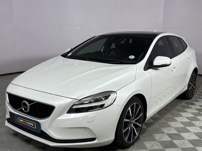 2019 Volvo V40 T4 Momentum Auto