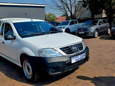 2022 Nissan NP200 1.6 A/C Safety Pack
