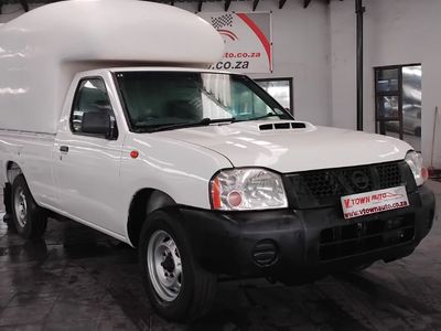 2020 Nissan NP300 +canopy