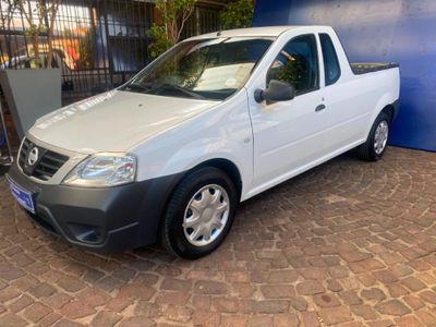 2022 Nissan NP200 1.6 A/C Safety Pack