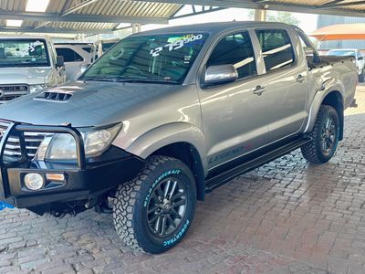 2015 Toyota Hilux 3.0 D-4D Legend 45 Raised Body Auto Double-Cab