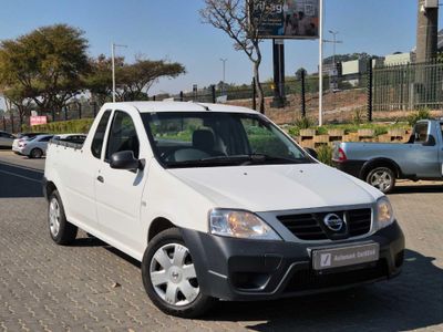 2022 Nissan NP200 1.6 A/C Safety Pack