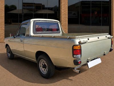1999 Nissan 1400 5-spd