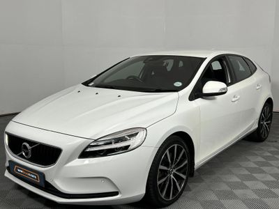 2019 Volvo V40 T2 Momentum Auto