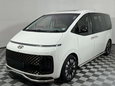 2022 Hyundai Staria 2.2d Luxury Auto