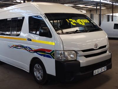 2011 Toyota Quantum 2.7 14-seat