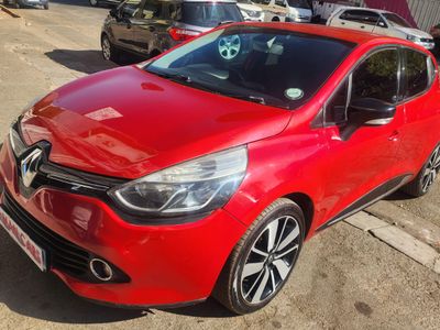 2015 Renault Clio IV 900T Dynamique 5-dr (66kW)