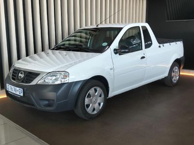 2022 Nissan NP200 1.6 A/C Safety Pack