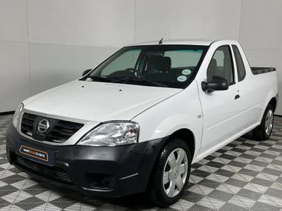 2022 Nissan NP200 1.6 A/C Safety Pack