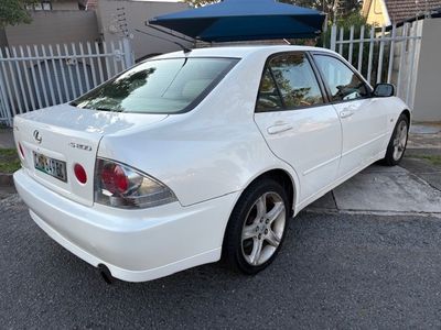 2004 Lexus IS AUTO - IS200 - SEDAN - PEARL WHITE