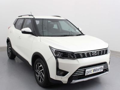 2022 Mahindra XUV 300 1.2T | W8