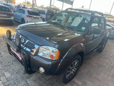 2002 Nissan Hardbody 2.4i SL Double-Cab