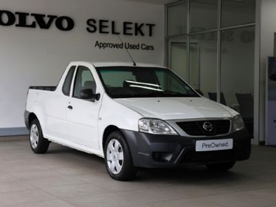 2022 Nissan NP200 1.6 A/C Safety Pack