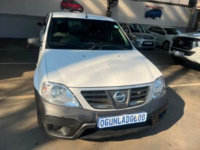 2022 Nissan NP200 1.6 A/C Safety Pack