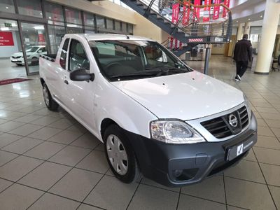2023 Nissan NP200 1.6 A/C Safety Pack