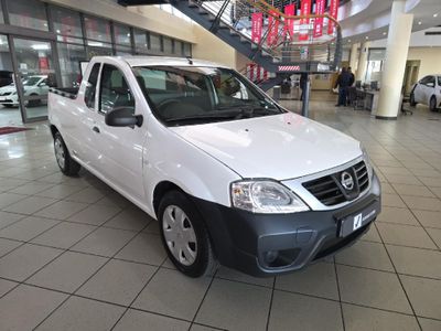 2022 Nissan NP200 1.6 A/C Safety Pack