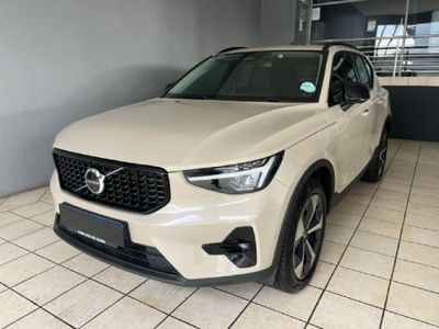 2025 Volvo XC40 B4 Plus Dark Geartronic Mild-Hybrid