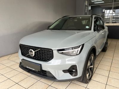 2025 Volvo XC40 B4 Plus Dark Geartronic Mild-Hybrid