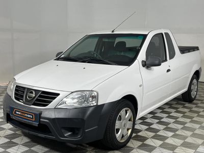 2023 Nissan NP200 1.6 A/C Safety Pack