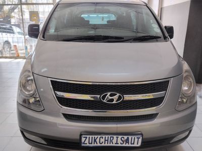 2014 Hyundai H-1 9 SEATER