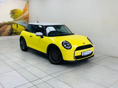 2025 MINI Hatch Cooper Auto