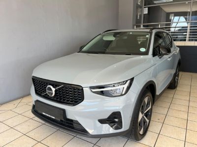 2025 Volvo XC40 B4 Plus Dark Geartronic Mild-Hybrid