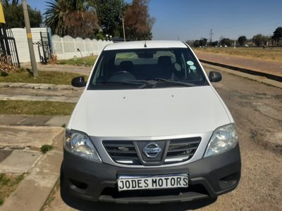 2022 Nissan NP200 1.6 A/C Safety Pack