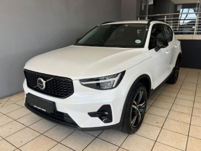 2025 Volvo XC40 B4 Plus Dark Geartronic Mild-Hybrid
