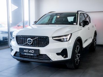2026 Volvo XC40 B4 Plus Dark Geartronic Mild-Hybrid