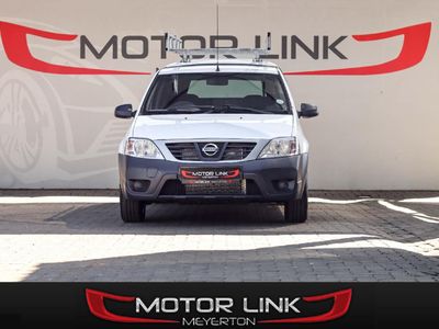 2022 Nissan NP200 1.6 A/C Safety Pack
