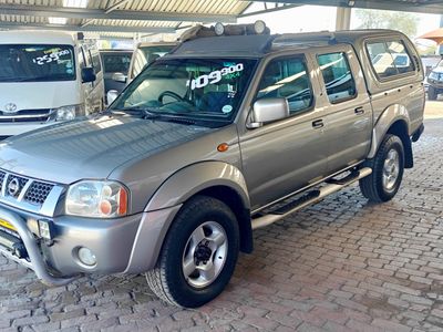 2004 Nissan Hardbody 3300i SEL 4x4 Double-Cab