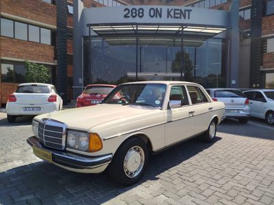 1985 Mercedes-Benz E-Class 200